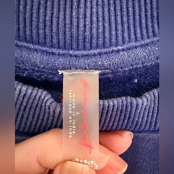 Free People Movement Oversized Graphic Sweatshirt with pockets! Sz L - Picture 3 of 5